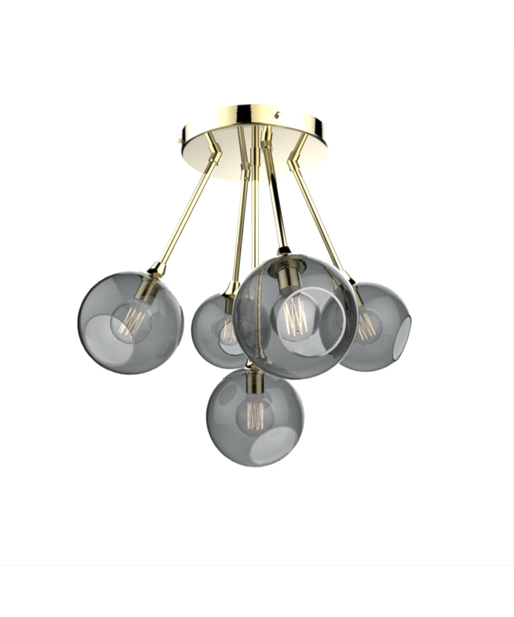 DesignDesign By Us Koncept Ballroom Molecule Pendel i Brass/Smoke fra Design By Us, er en smuk og dekorativ loftlampe, der er produceret i mundblæst glas, med håndmalet kant i messing. Ballroom har et elegant udtryk, som vil være det oplagte valg, hvis du mangler en lampe, der skaber en hyggelig belysning. Loftlampen er perfekt til at have hængende i entreen, stuen eller blot et sted hvor du ønsker smuk belysning. Loftlampen fås i 5 flotte farver; army, pink, amber, purple rain eller smoked og med sort eller messing arme. Vær opmærksom på at glasskærmen er mundblæst, så der kan forekomme forskelle i glasset. Ballroom Molecule Pendel Brass/smoke - Design By Us